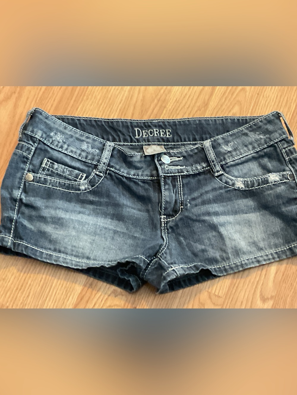 Decree Women's Denim BOOTY Shorts in Faded Blue DISTRESSED SZ.9 (Jr.34x2)